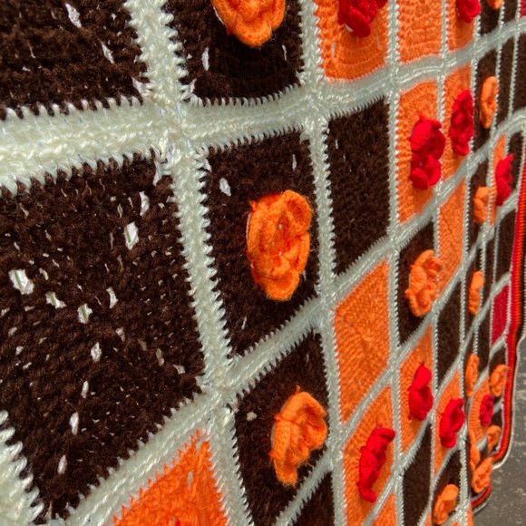 Vintage 70's Crochet Granny Square Afghan Raised 3D flower design Large Size - Picture 8 of 11